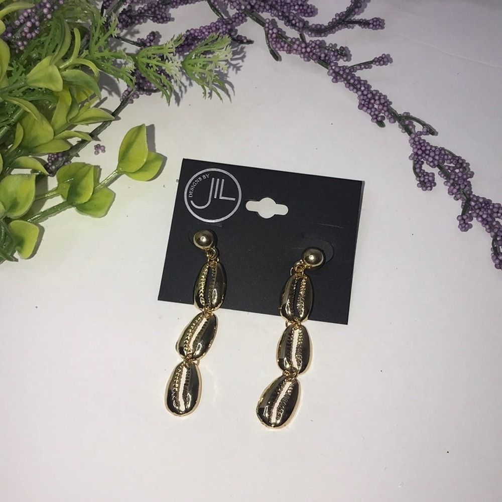 Jil shell gold earrings
